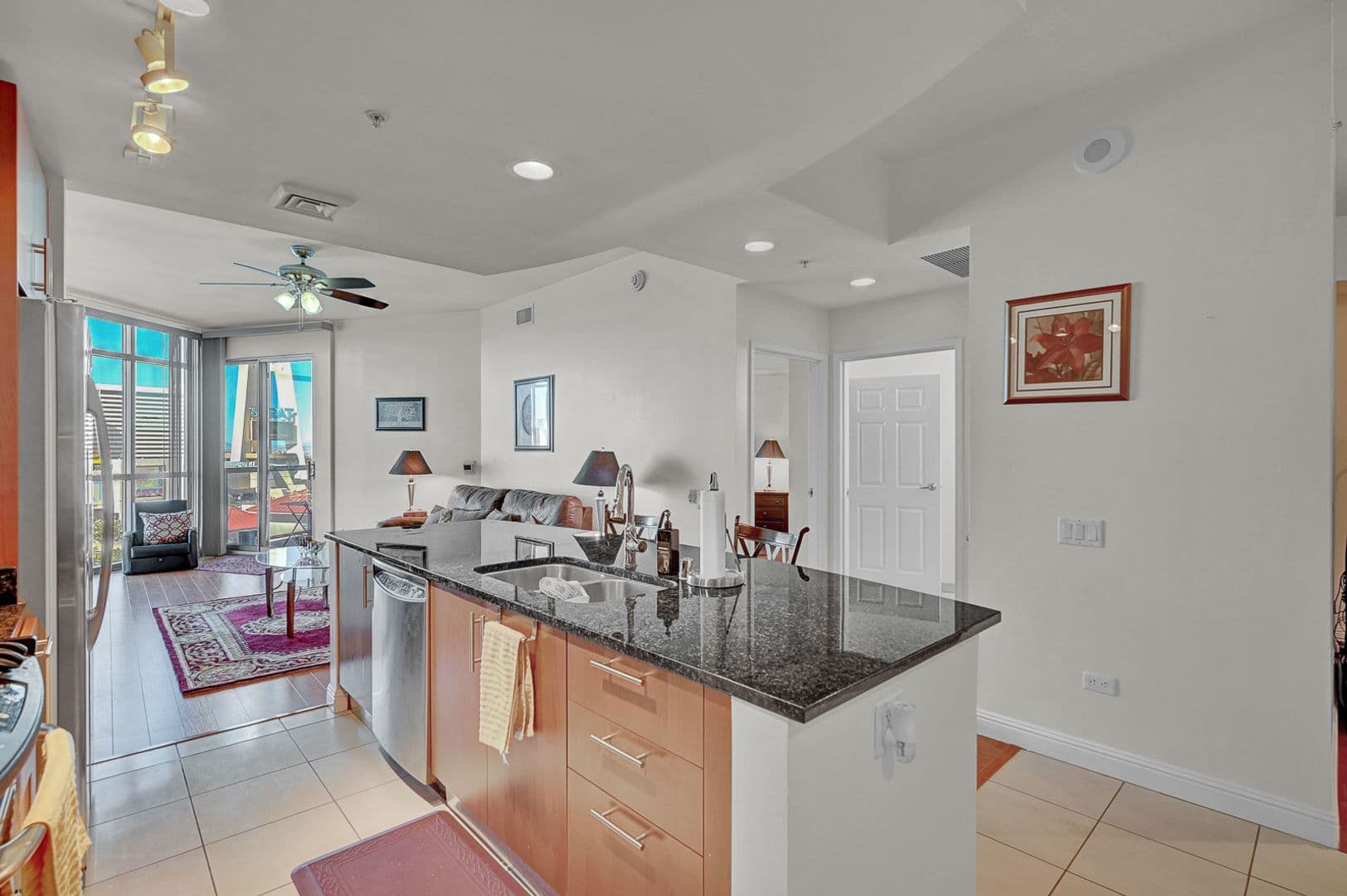 Las Vegas House: 200 W Sahara Ave. #811