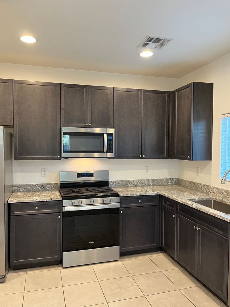 Las Vegas House: 1633 Mankato Ct.