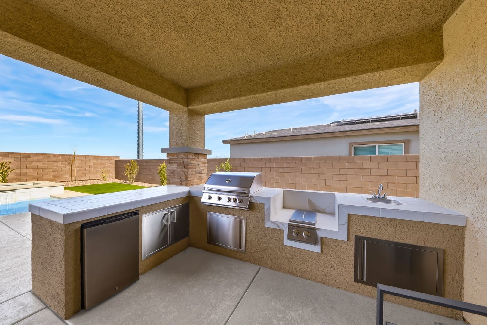 Henderson House: 290 Robson Ridge Lane