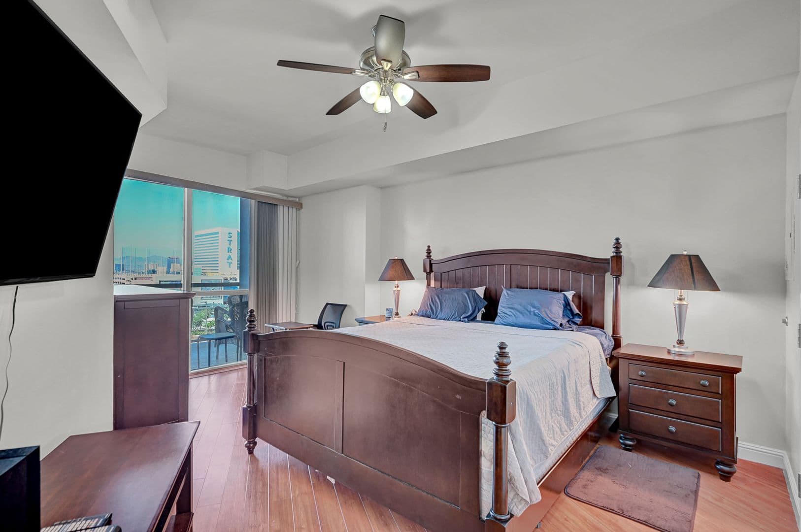 Las Vegas House: 200 W Sahara Ave. #811
