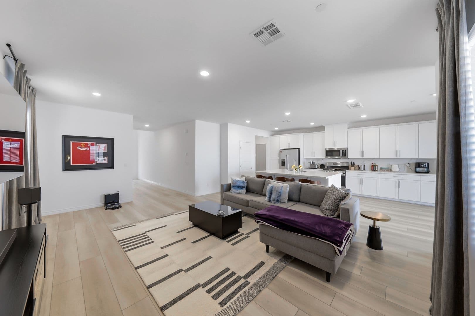 Henderson House: 290 Robson Ridge Lane