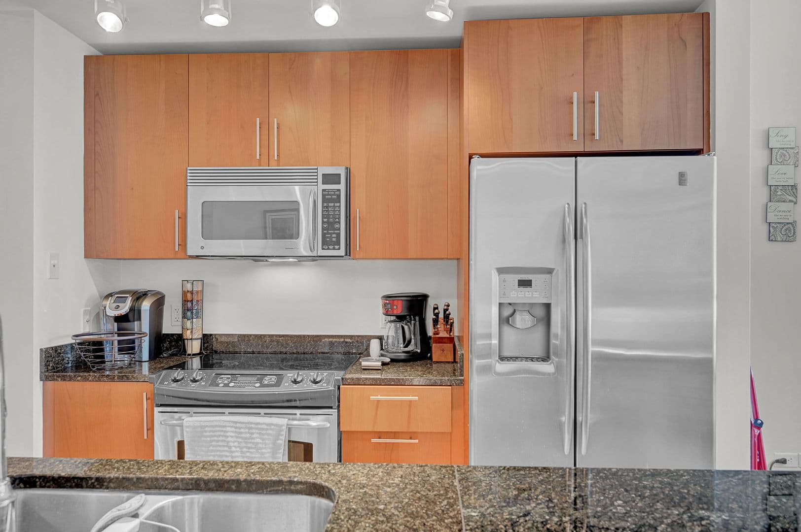 Las Vegas House: 200 W Sahara Ave. #811