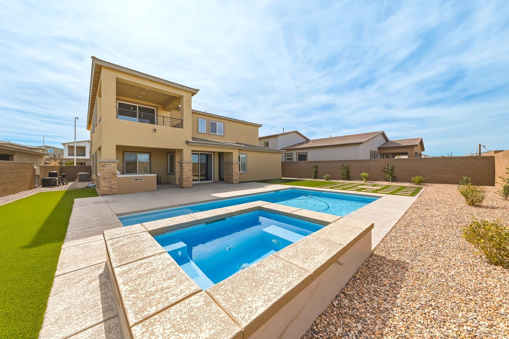 Henderson House: 290 Robson Ridge Lane