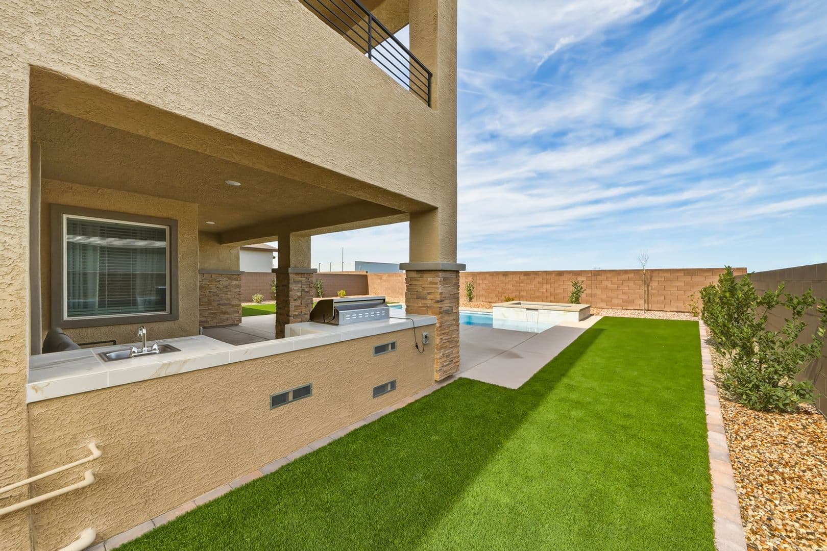 Henderson House: 290 Robson Ridge Lane