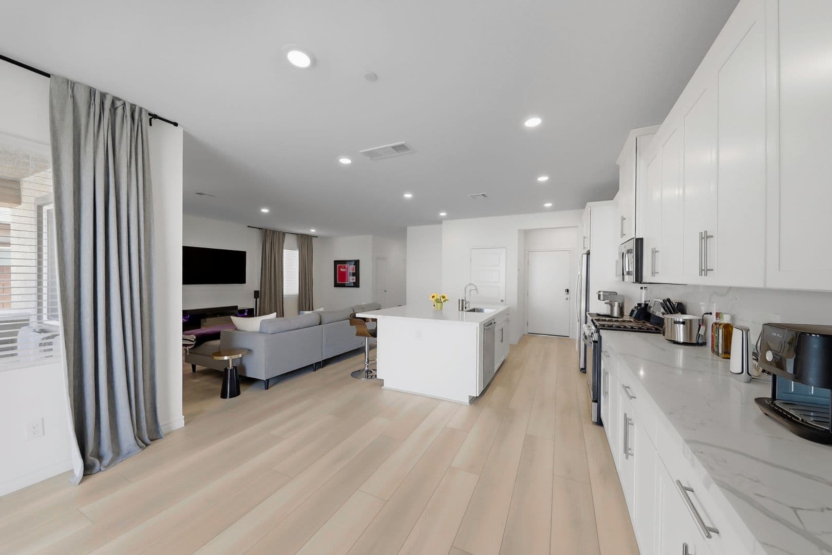 Henderson House: 290 Robson Ridge Lane