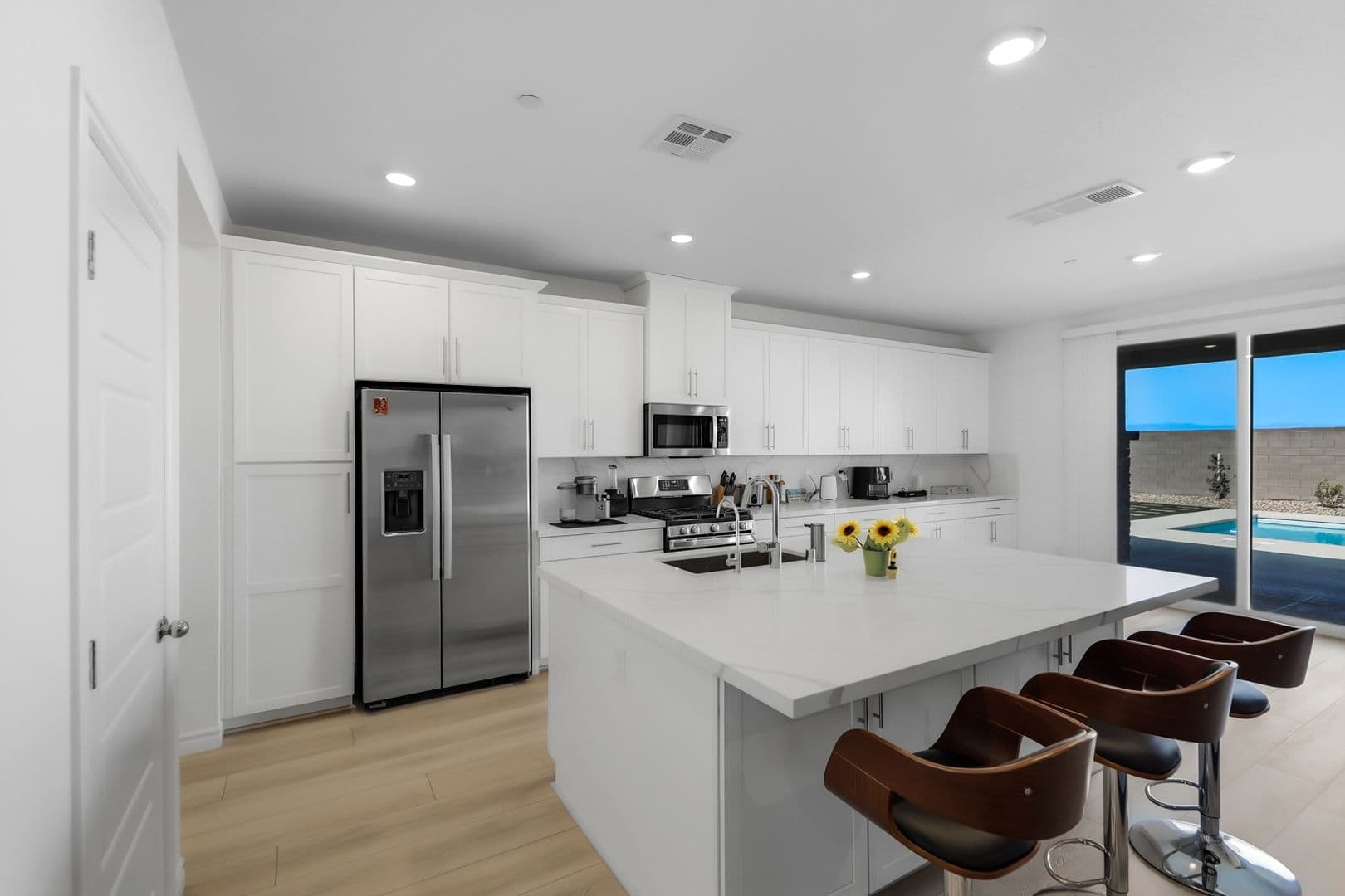 Henderson House: 290 Robson Ridge Lane