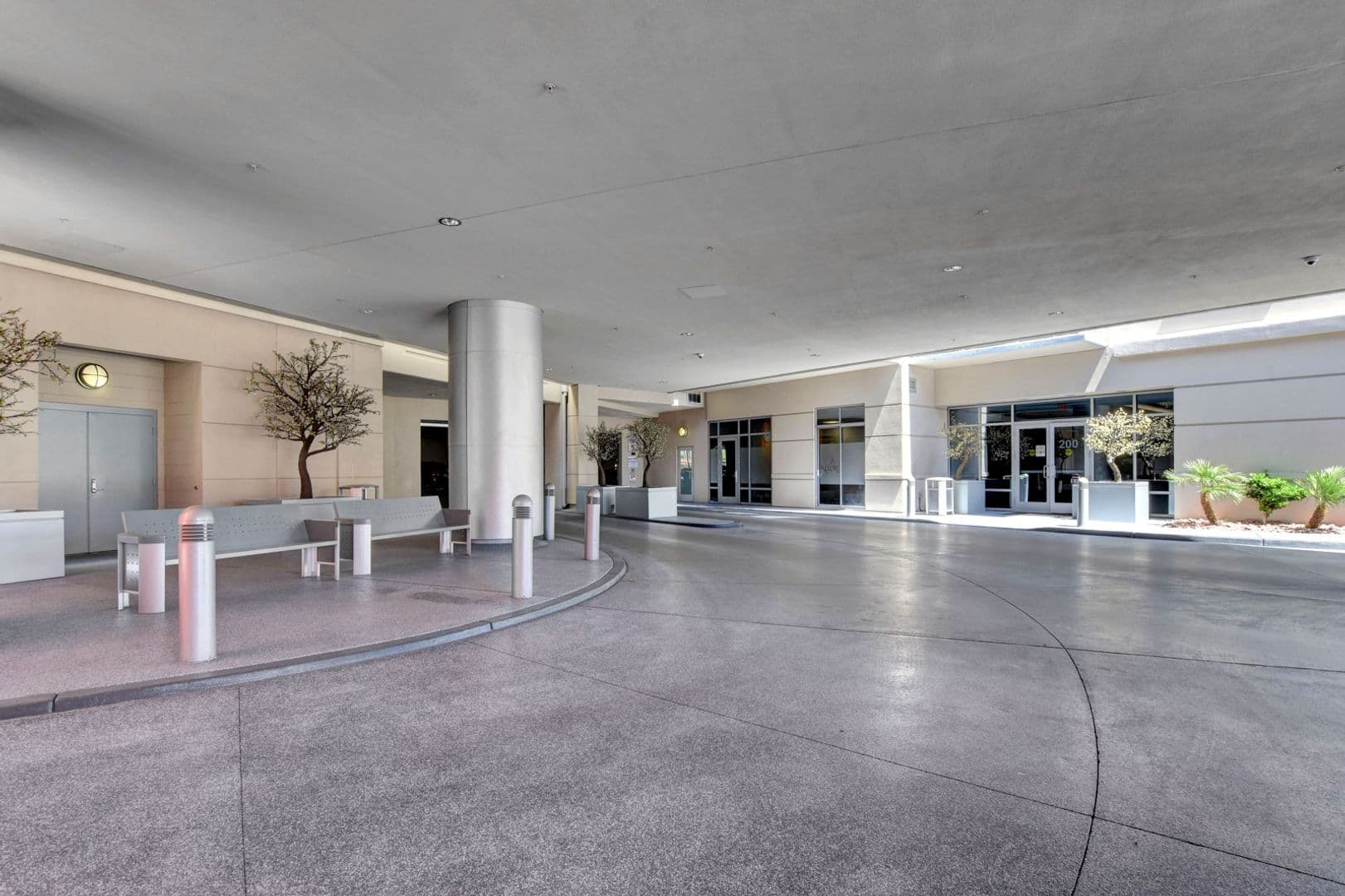 Las Vegas House: 200 W Sahara Ave. #811