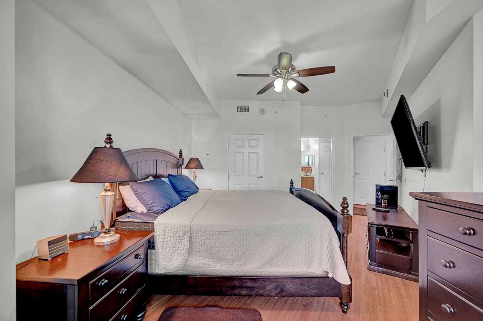 Las Vegas House: 200 W Sahara Ave. #811