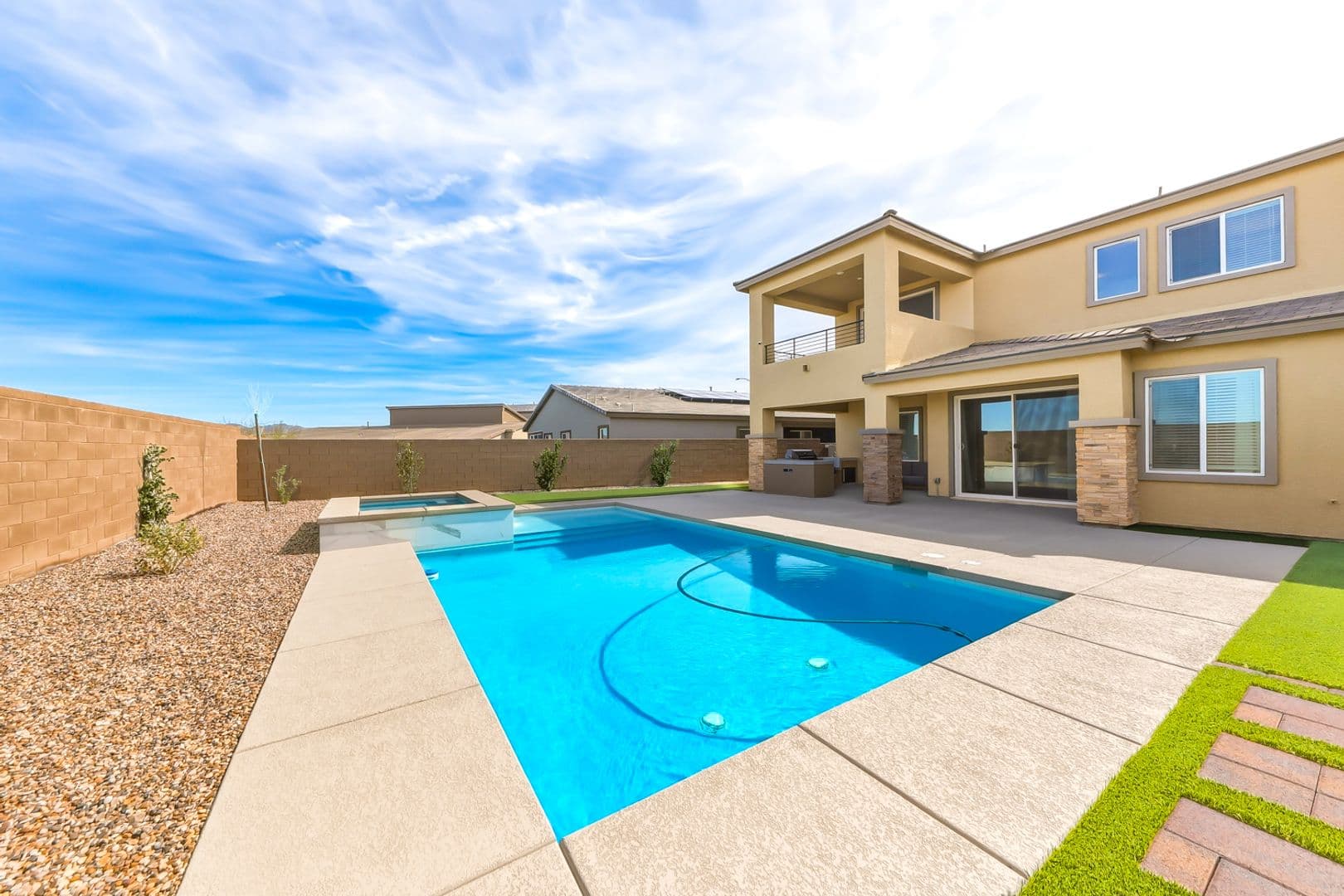 Henderson House: 290 Robson Ridge Lane