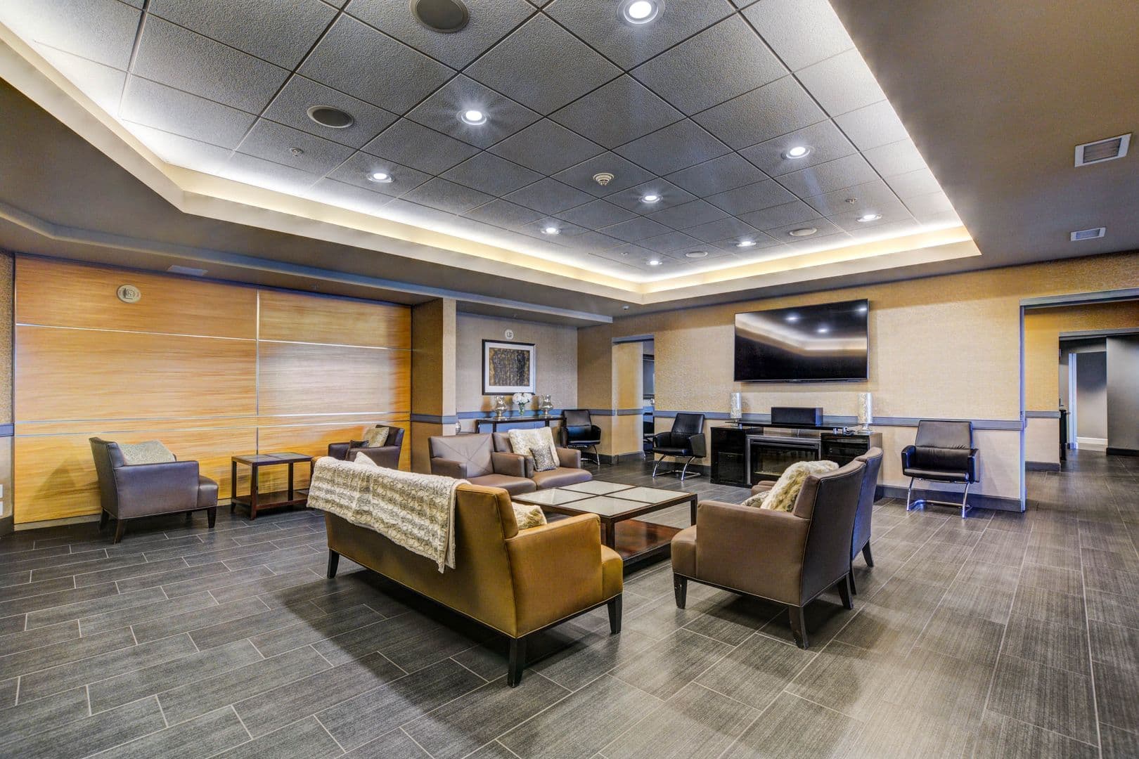Las Vegas House: 200 W Sahara Ave. #811