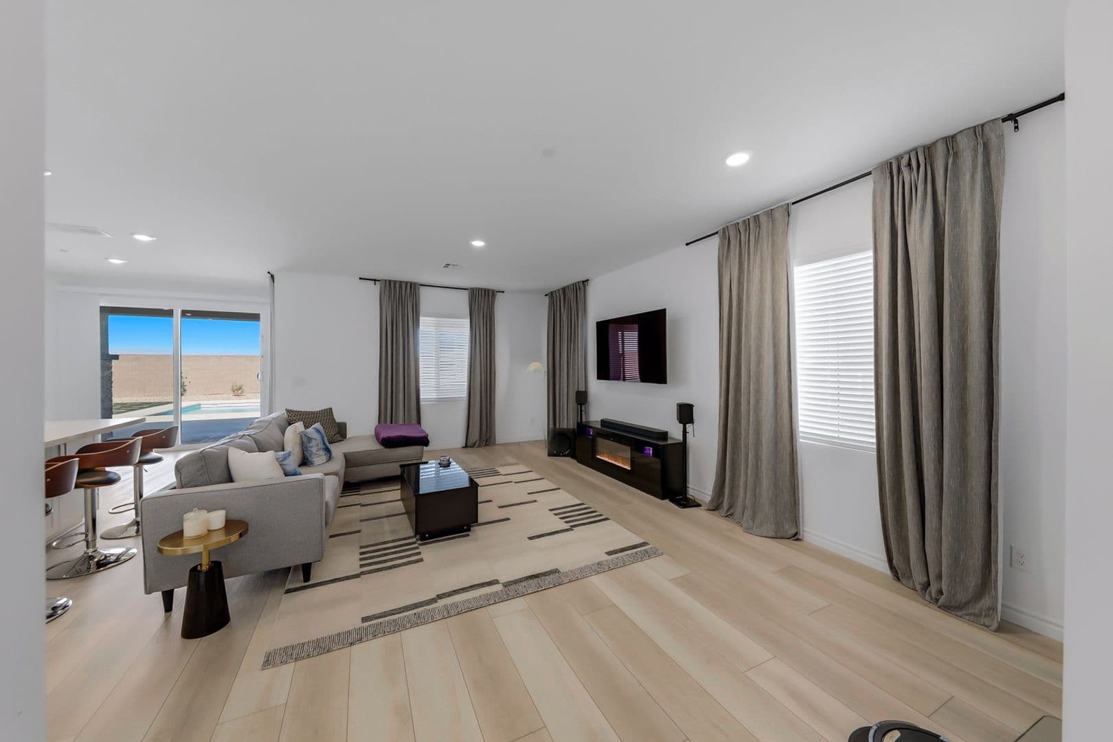 Henderson House: 290 Robson Ridge Lane