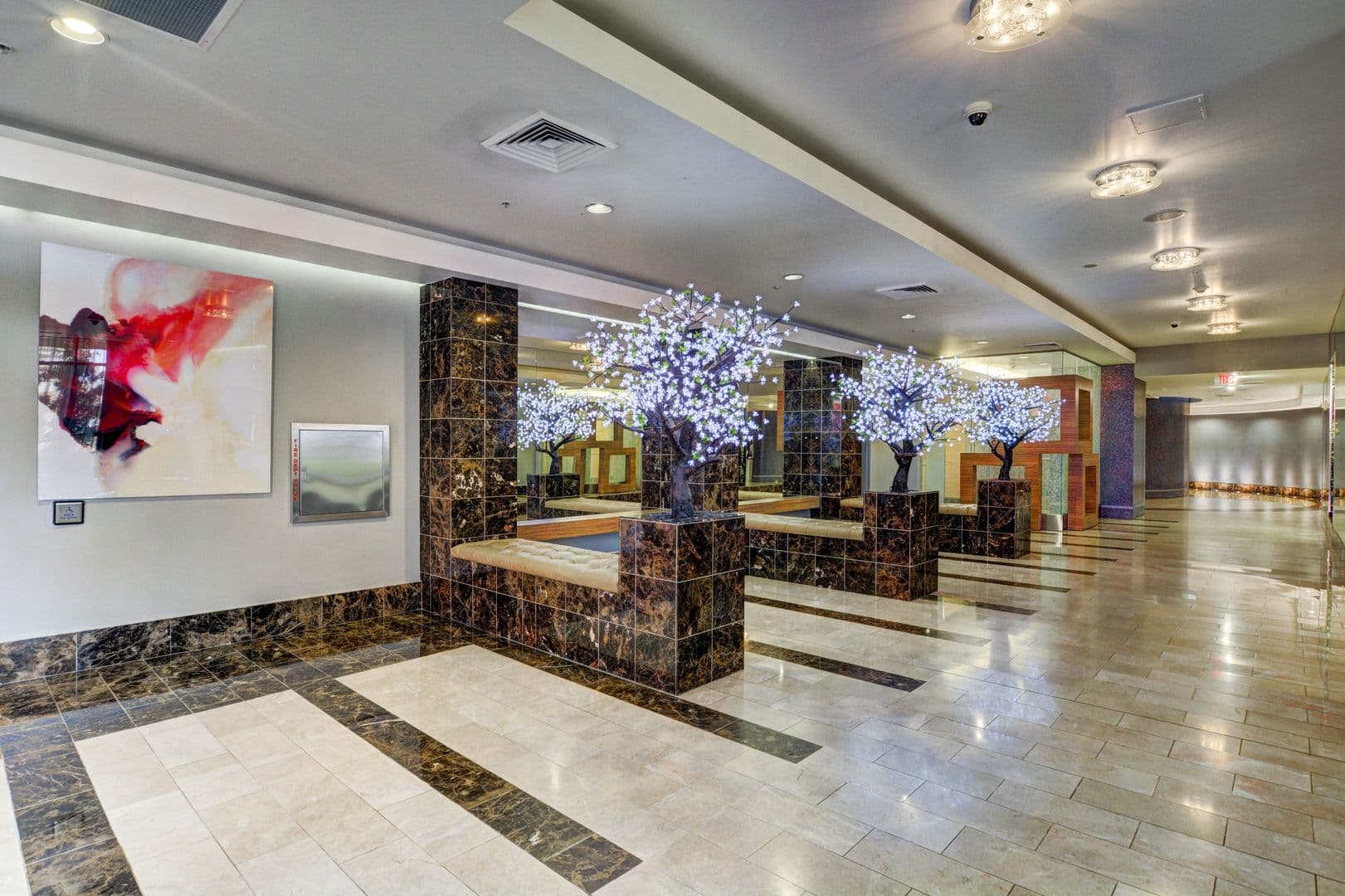 Las Vegas House: 200 W Sahara Ave. #811