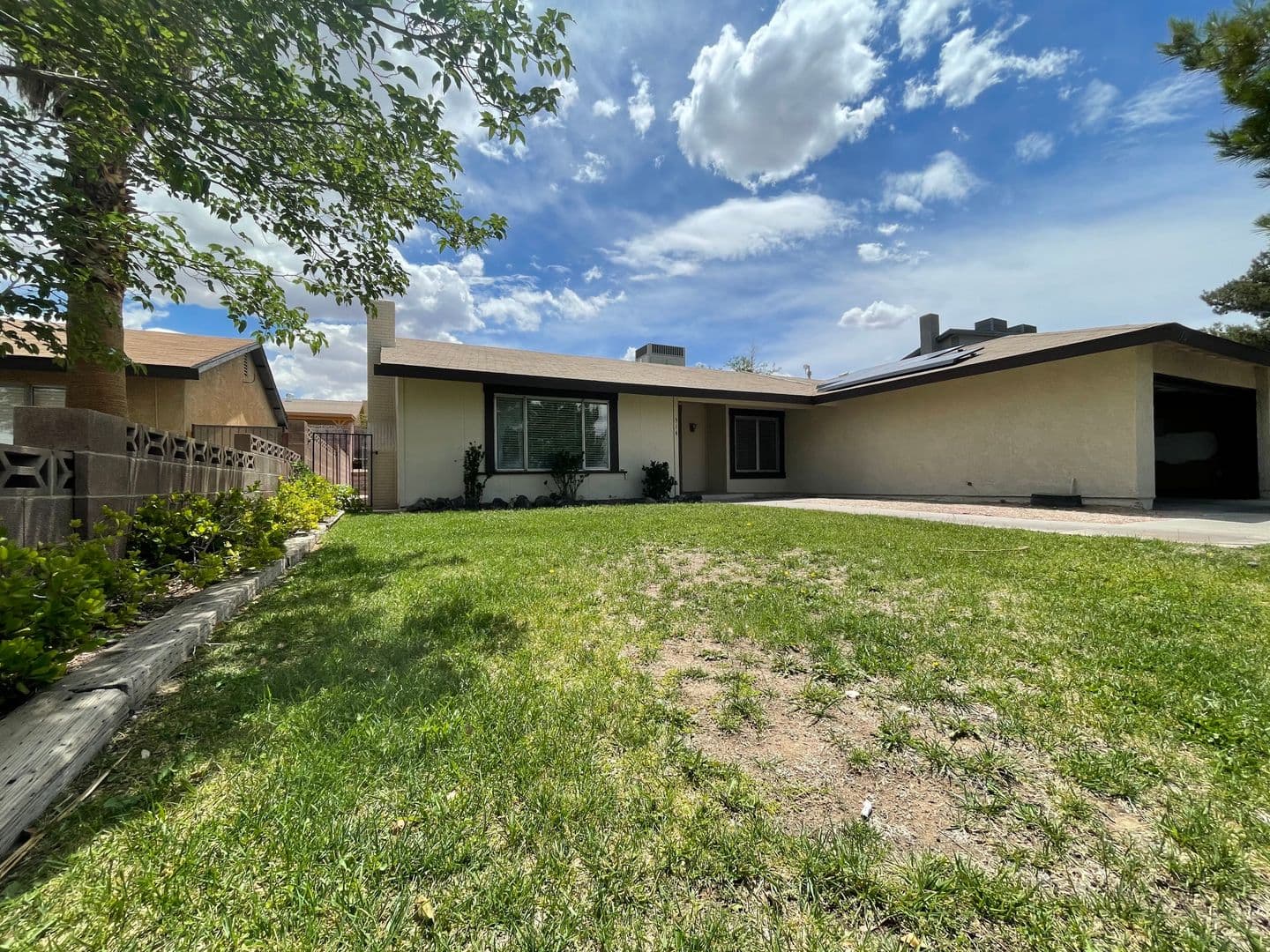 Henderson House: 314 Tamarack Dr