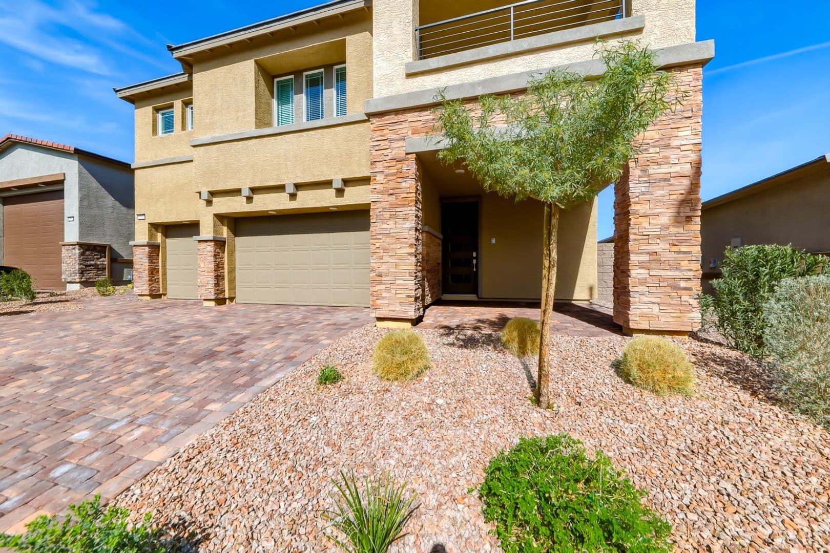 Henderson House: 290 Robson Ridge Lane