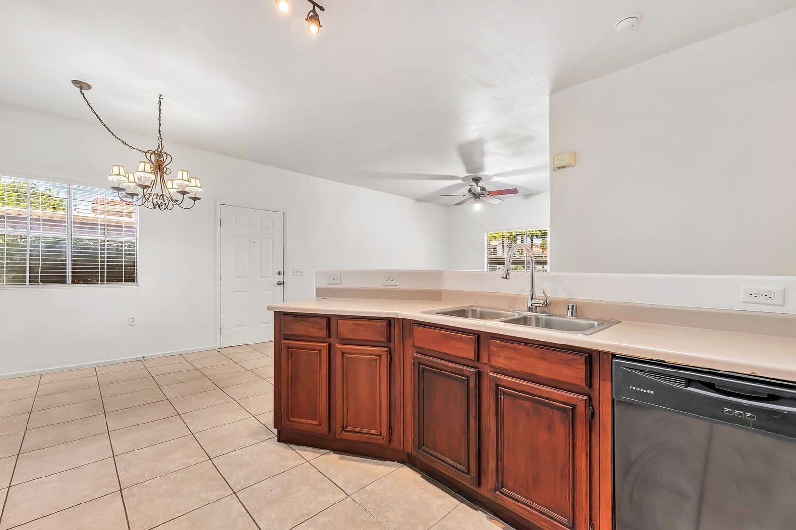 Las Vegas House: 10245 S Maryland Pkwy #176