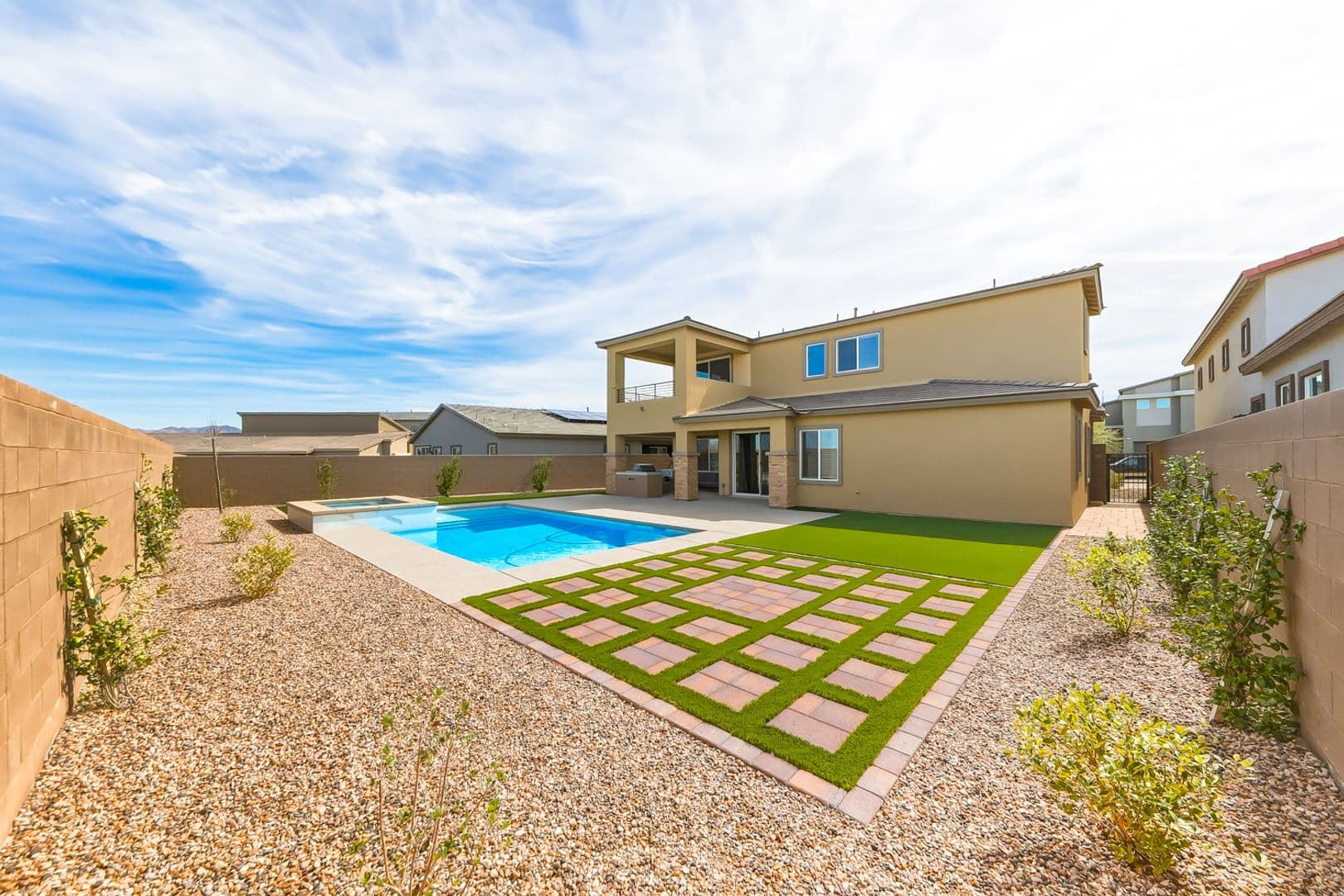 Henderson House: 290 Robson Ridge Lane