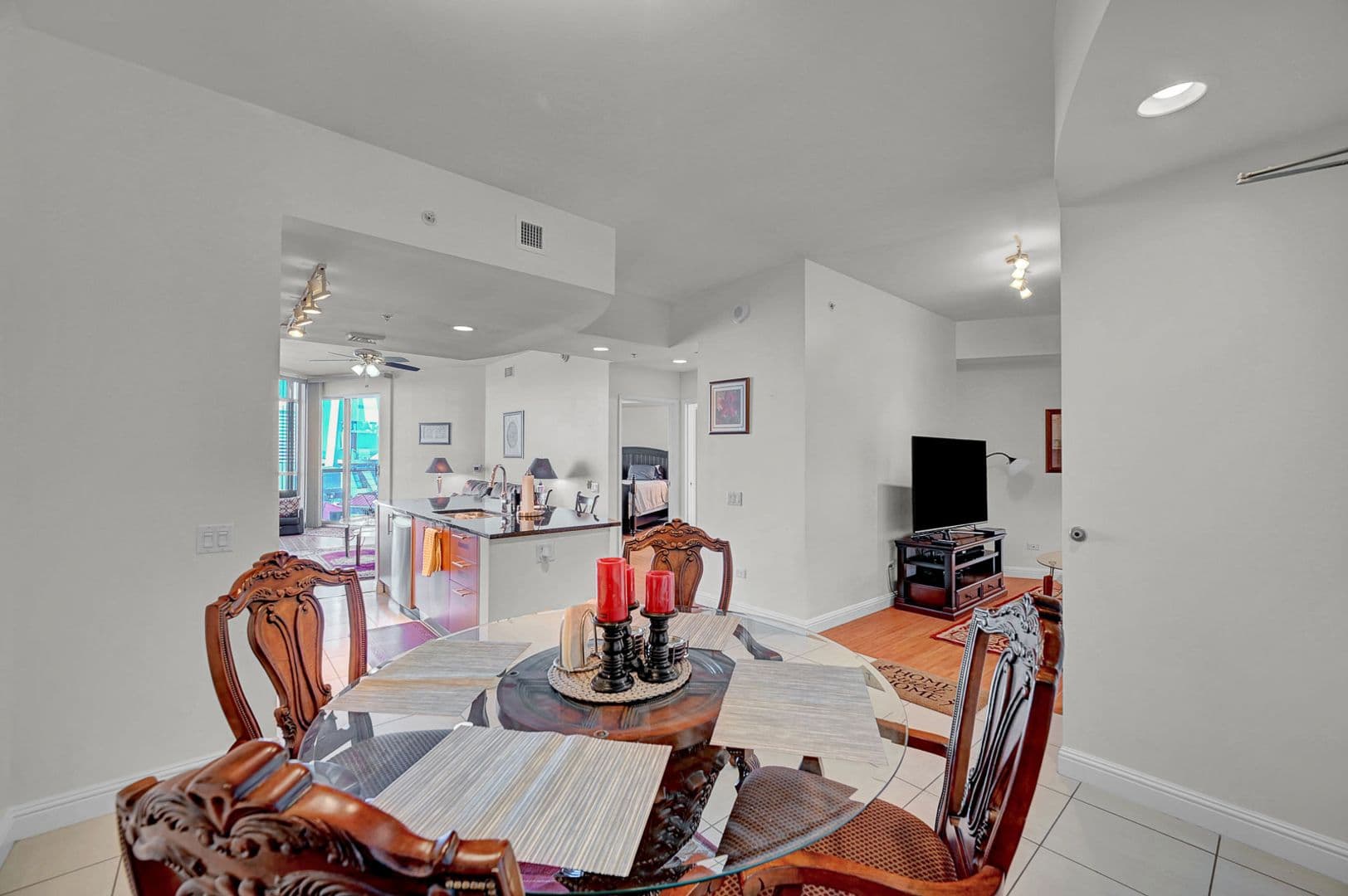Las Vegas House: 200 W Sahara Ave. #811