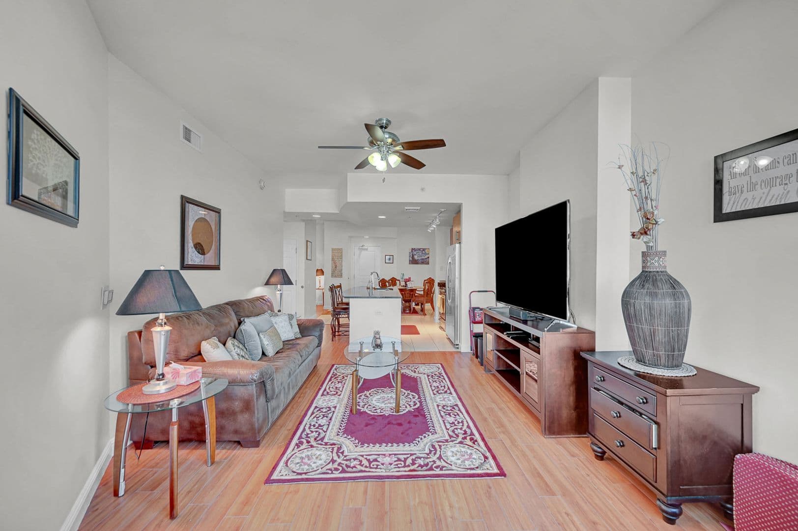 Las Vegas House: 200 W Sahara Ave. #811