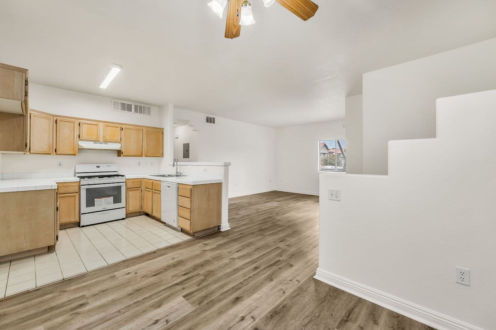 Las Vegas Condo: 2110 Los Feliz St #1044