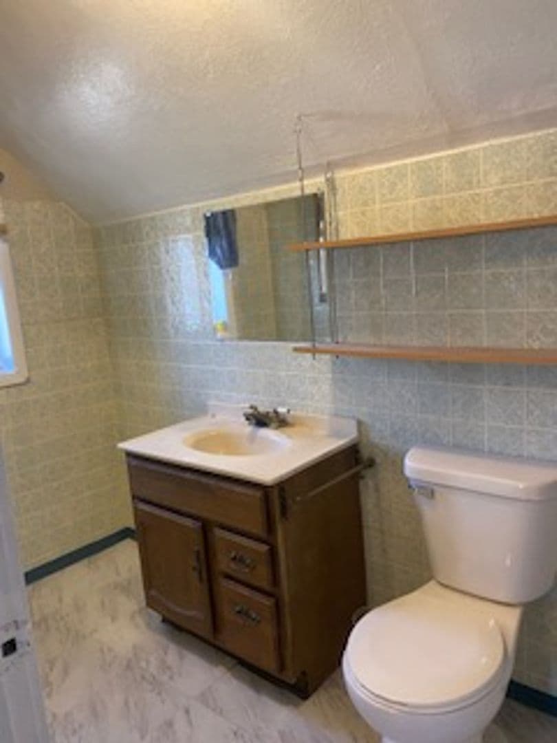 Joliet Apartment: 304 Nicholson Street