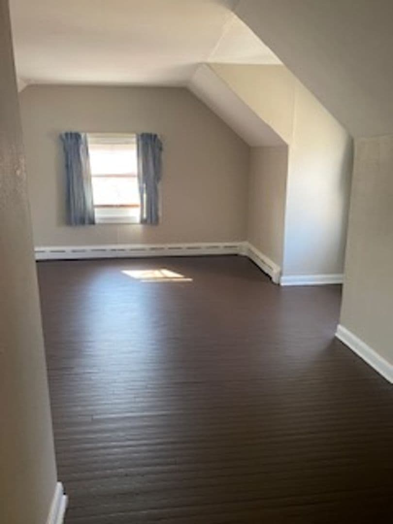 Joliet Apartment: 304 Nicholson Street