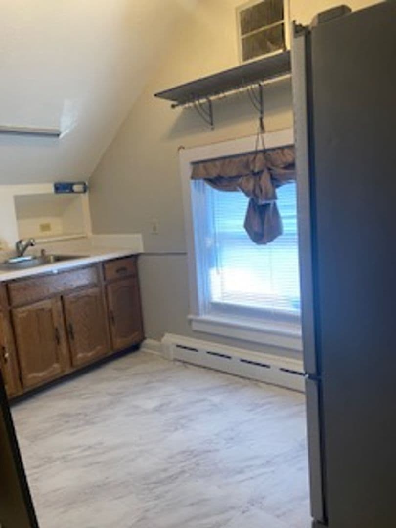 Joliet Apartment: 304 Nicholson Street