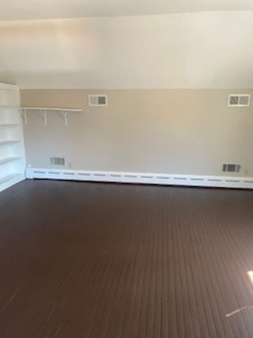 Joliet Apartment: 304 Nicholson Street