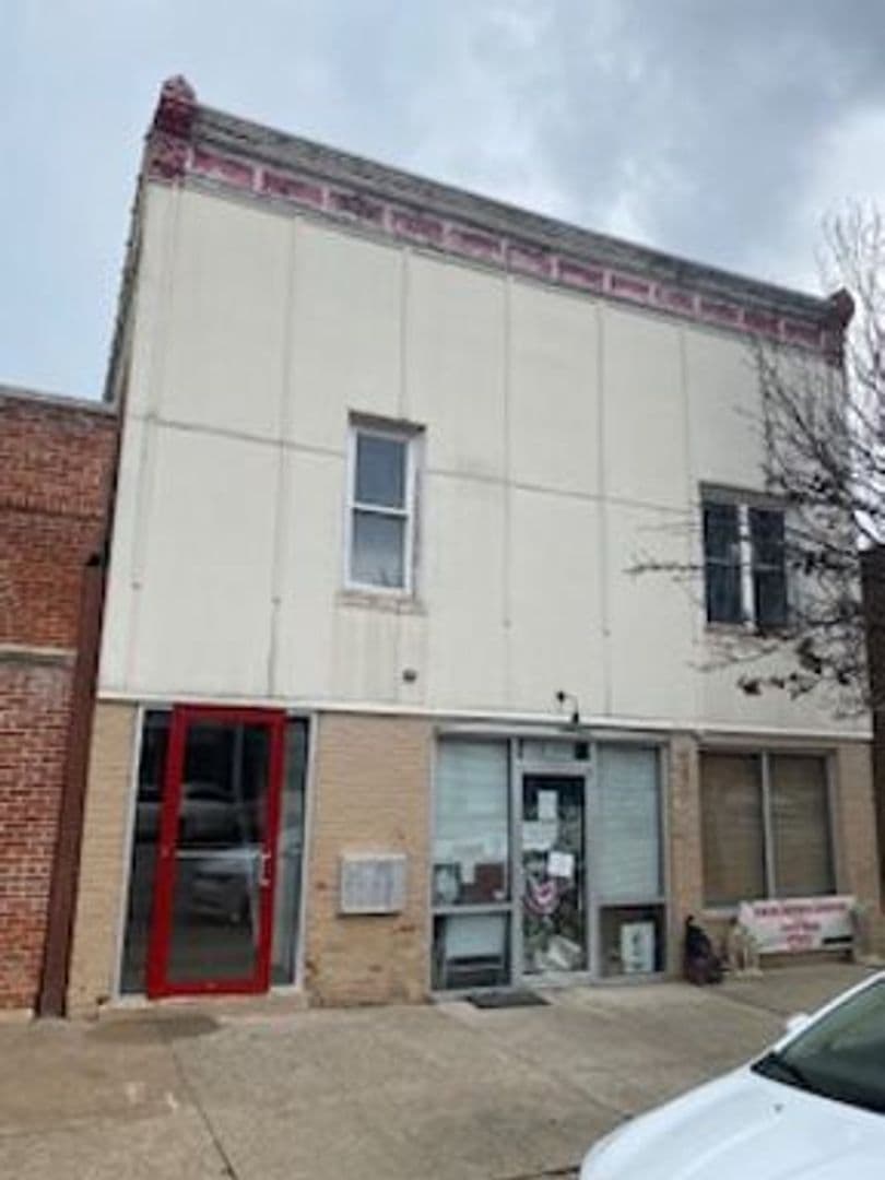 Morris Apartment: 117 West Main Street