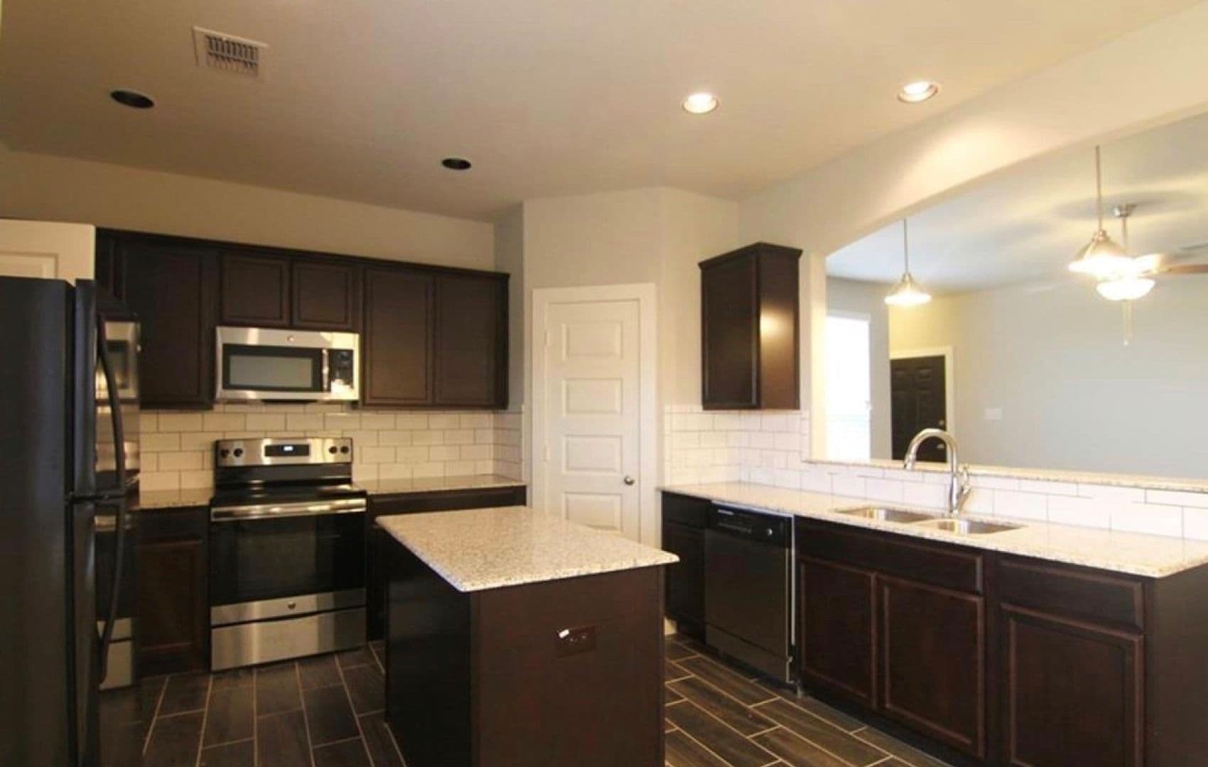 Conroe Apartment: 146 Parkgate