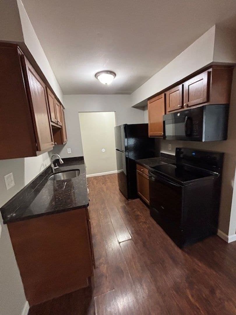 Mt.Clemens Apartment: 1 Valley Drive