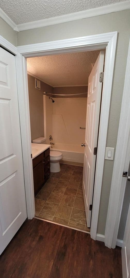 Westland Apartment: 110 Waterbury Ct