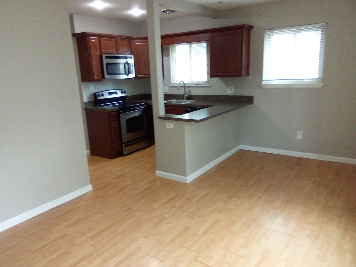 Royal Oak Apartment: 122 N Lafayette