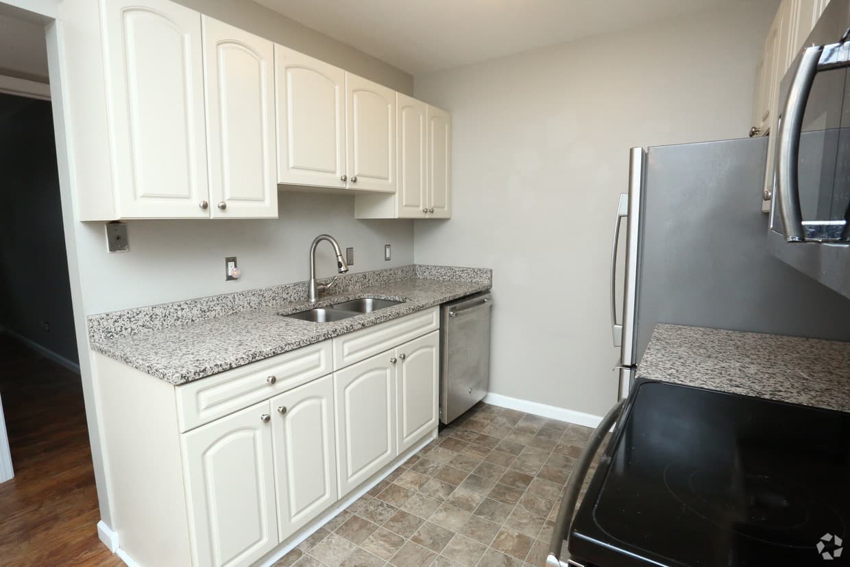 Fenton Apartment: 205 Trealout Drive