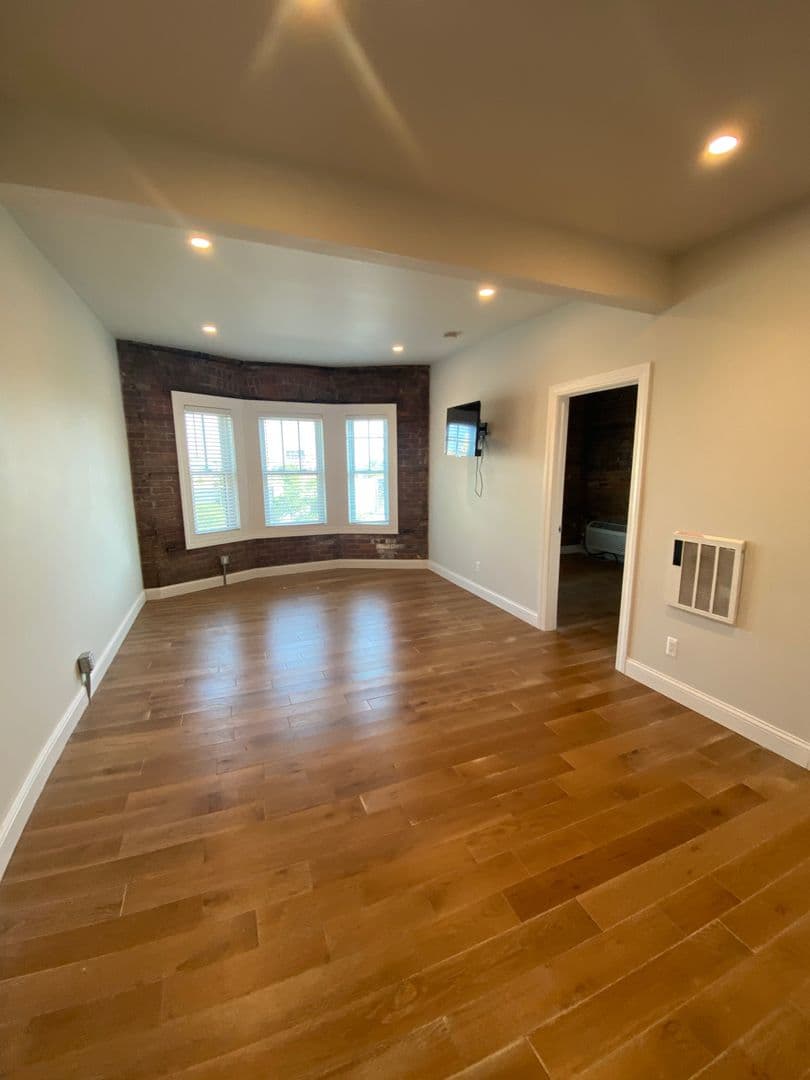 Detroit Apartment: 51 W Palmer