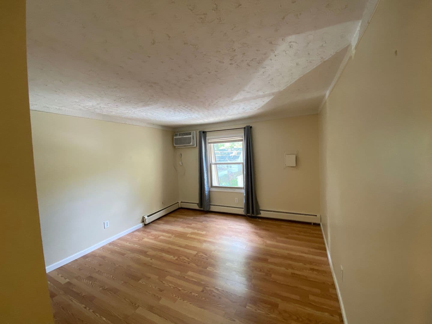 Royal Oak Apartment: 1105 N Stephenson Hwy