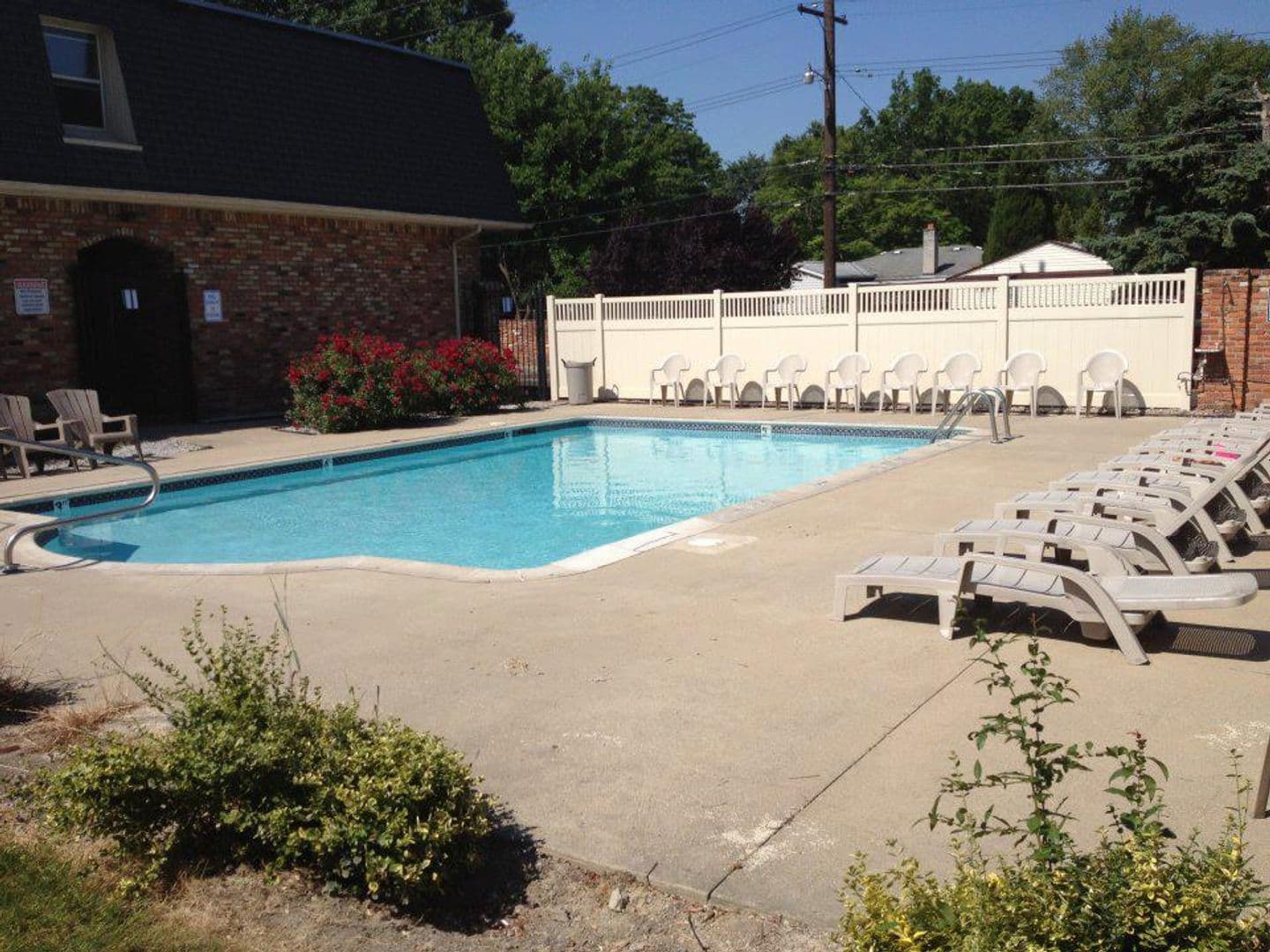 Royal Oak Apartment: 1105 N Stephenson Hwy