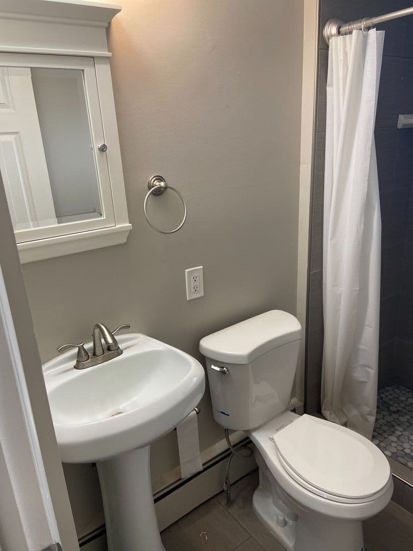 Royal Oak Apartment: 122 N Lafayette