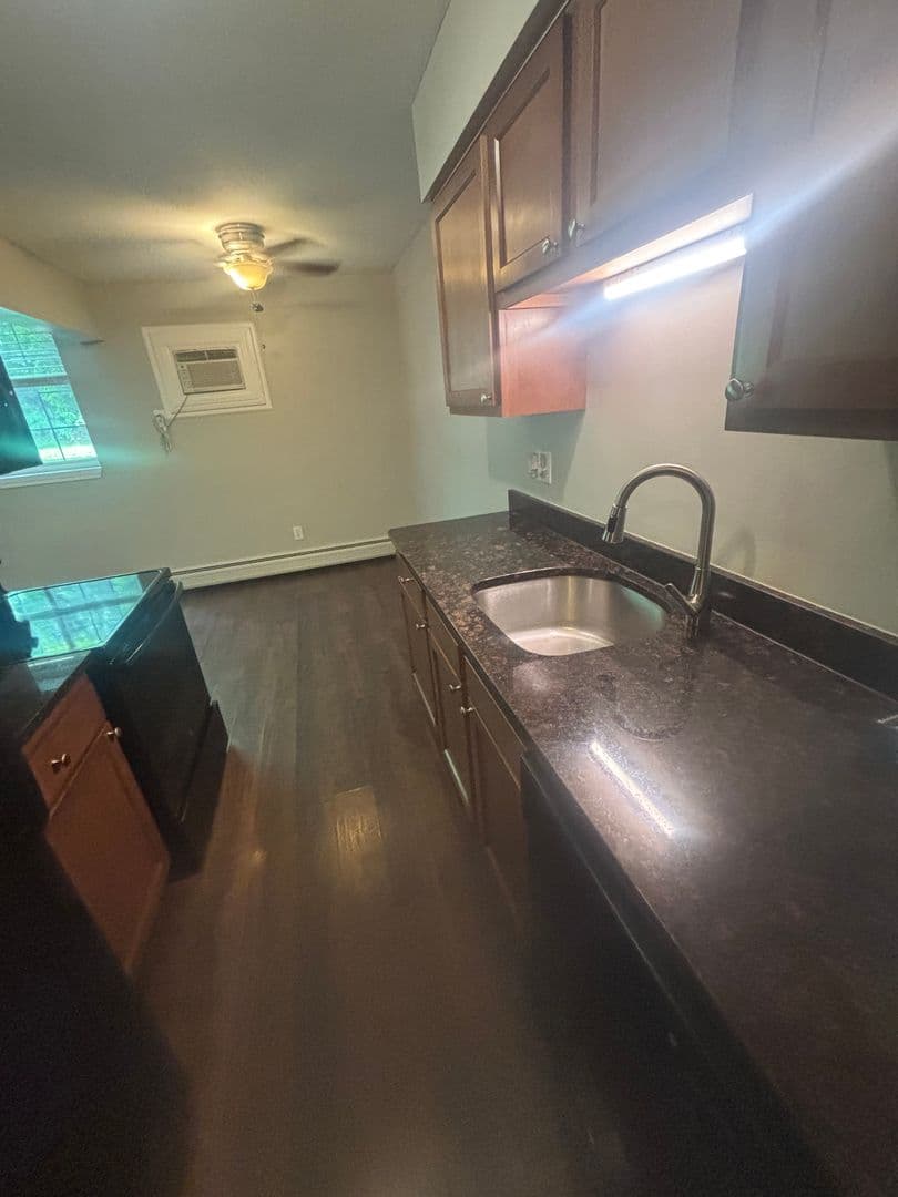 Mt.Clemens Apartment: 1 Valley Drive
