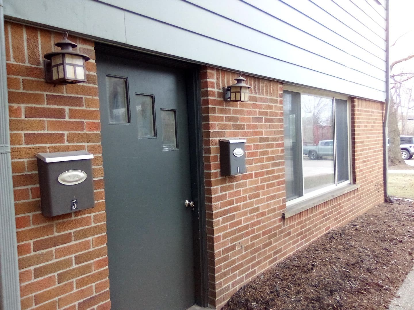 Royal Oak Apartment: 122 N Lafayette