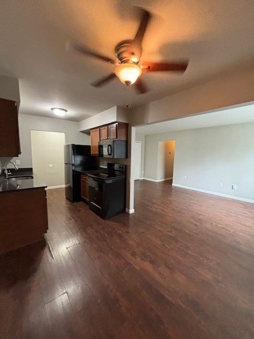 Mt.Clemens Apartment: 1 Valley Drive
