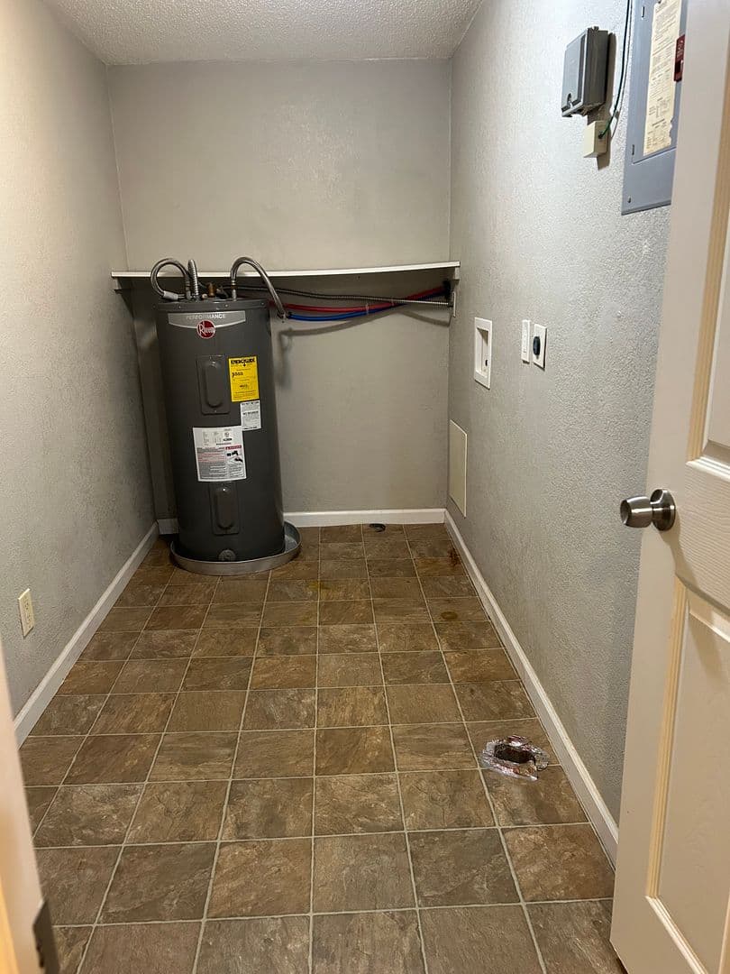 Westland Apartment: 110 Waterbury Ct