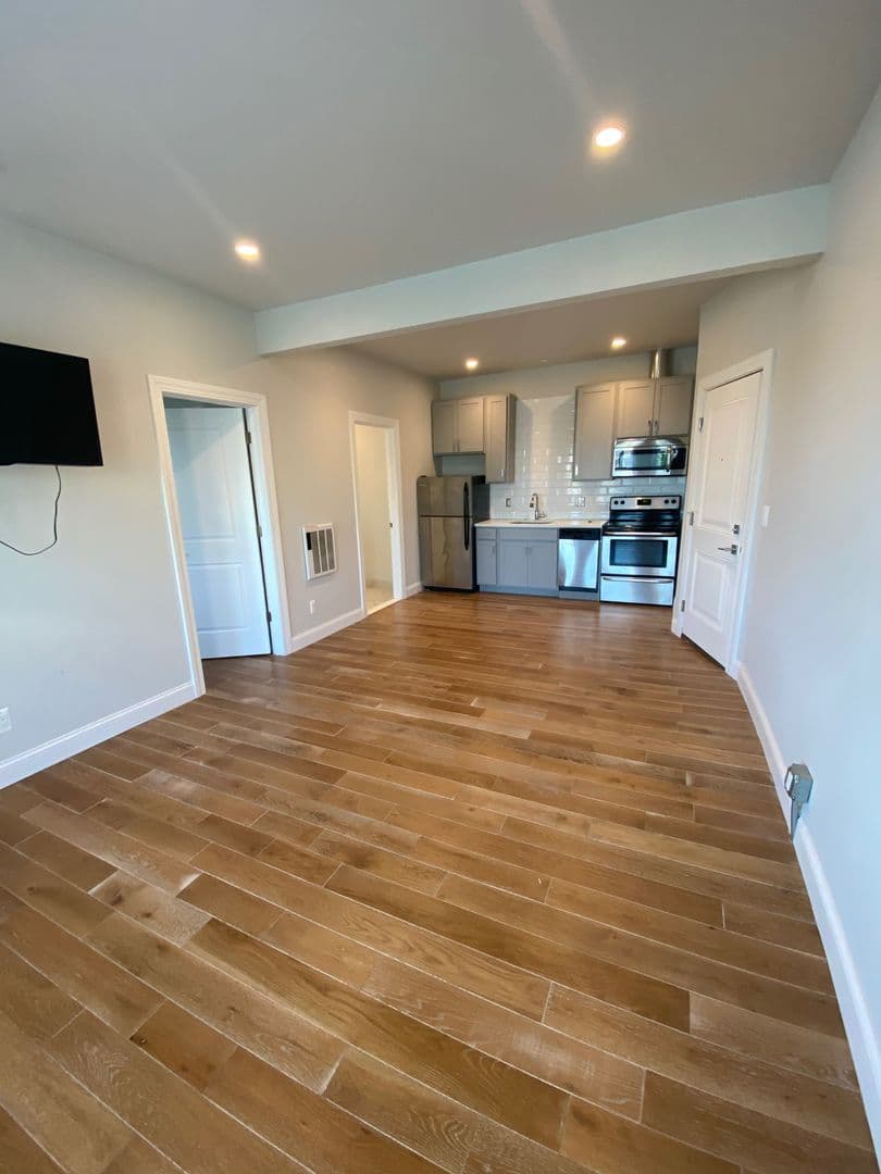 Detroit Apartment: 51 W Palmer
