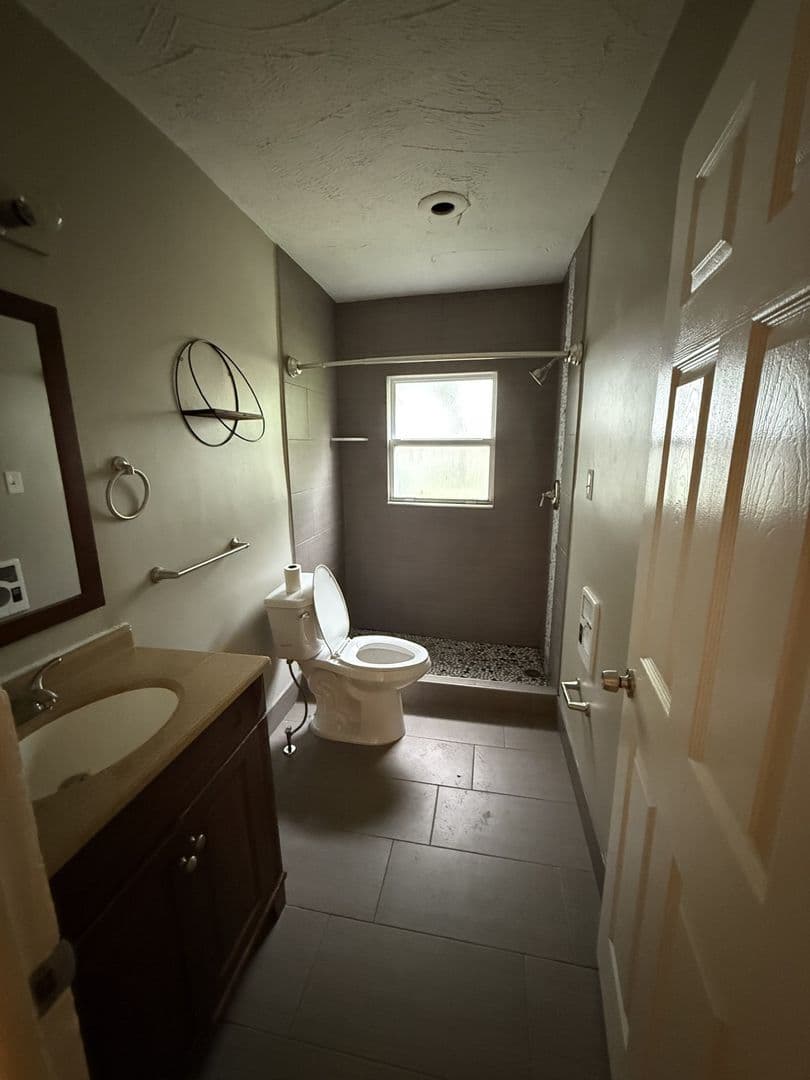 Royal Oak Apartment: 1105 N Stephenson Hwy