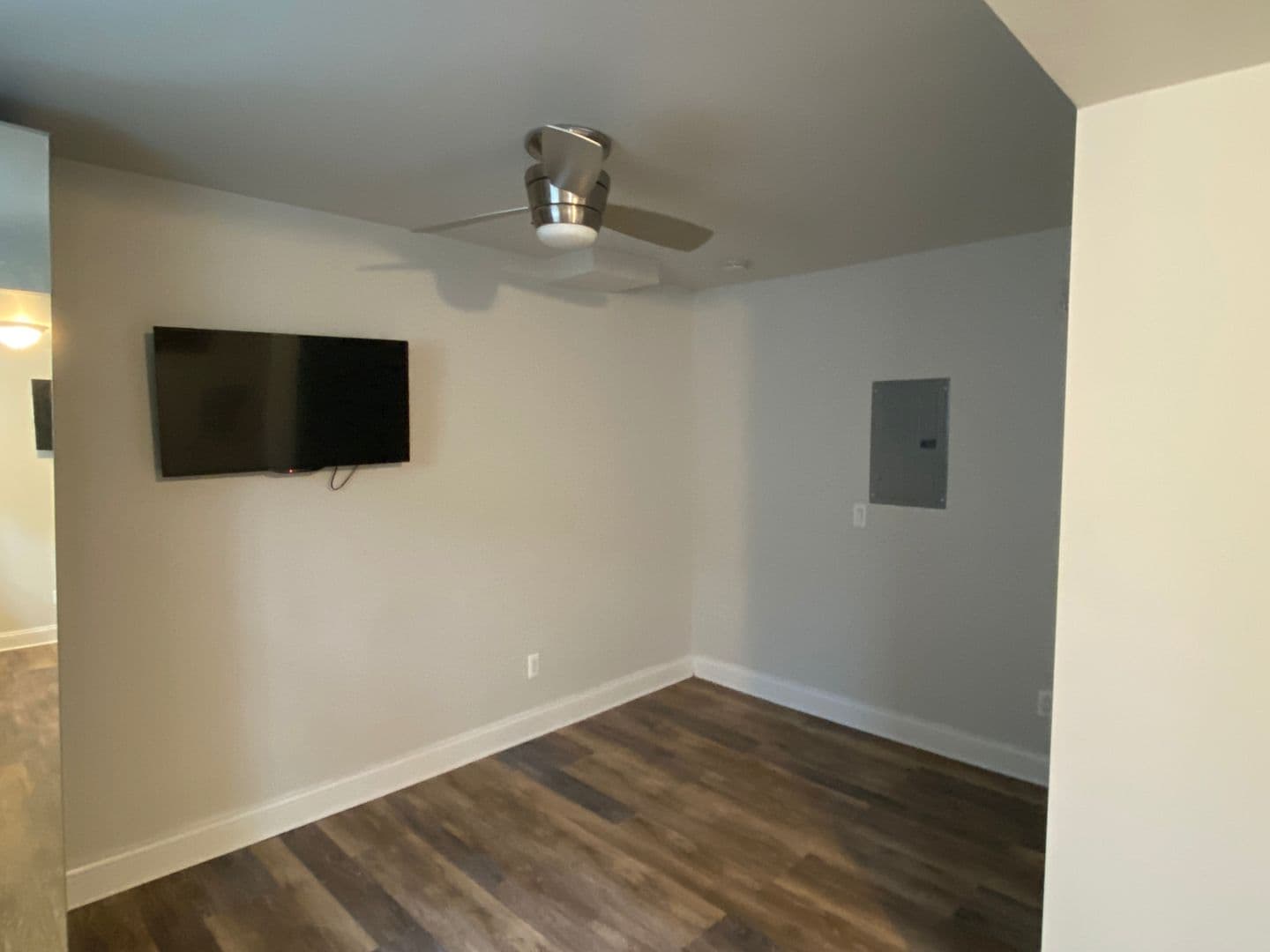 Detroit Apartment: 51 W Palmer