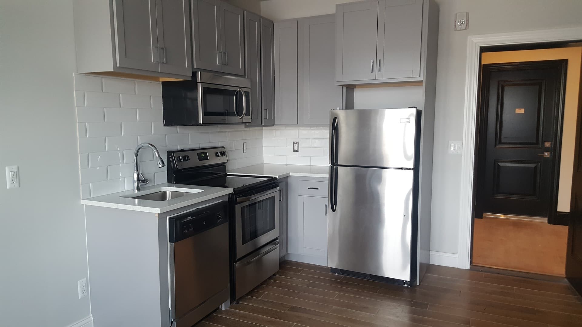 Detroit Apartment: 51 W Palmer
