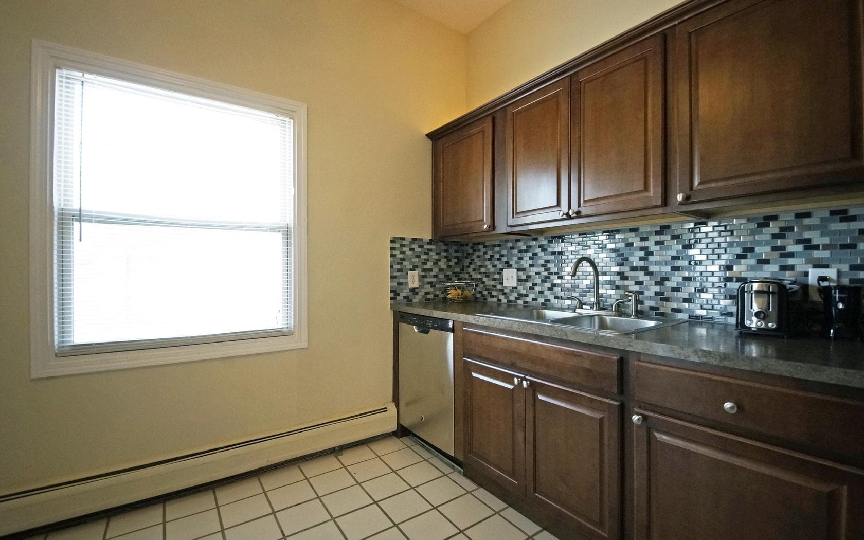 Royal Oak Apartment: 1105 N Stephenson Hwy