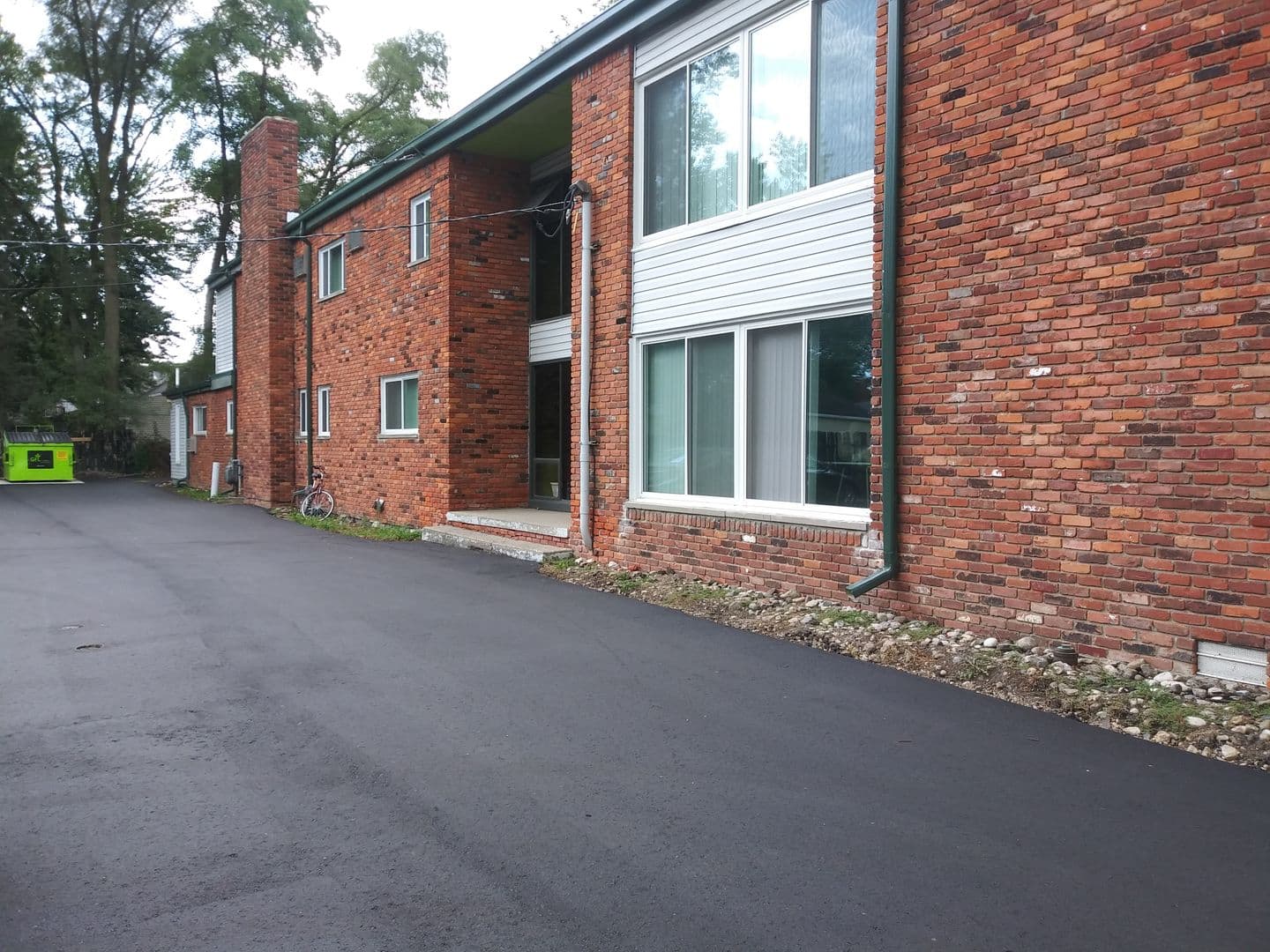 Clawson Apartment: 249 S Crooks