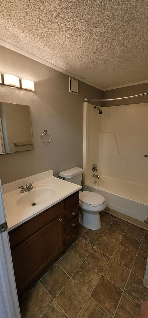 Westland Apartment: 110 Waterbury Ct