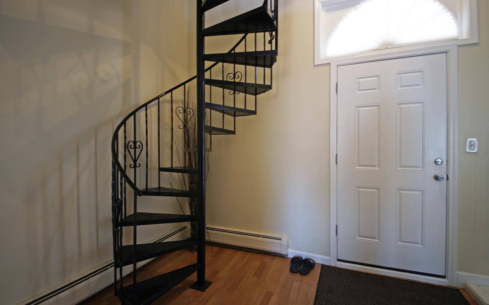 Royal Oak Apartment: 1105 N Stephenson Hwy