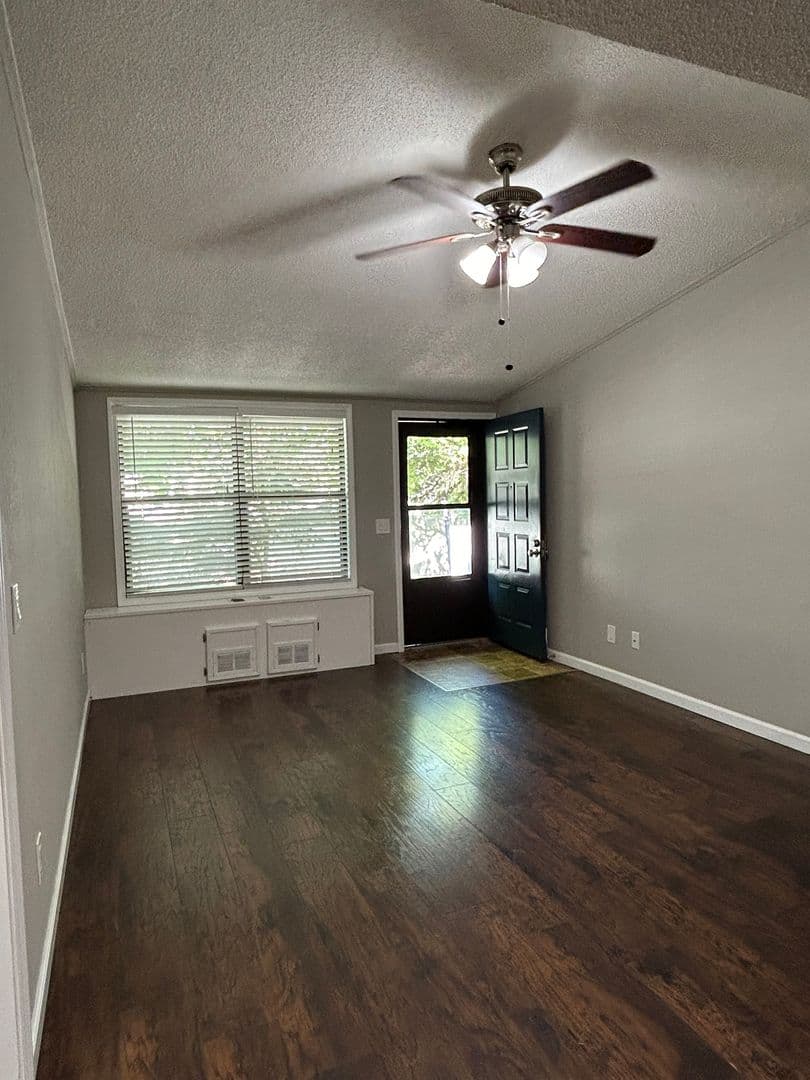 Westland Apartment: 110 Waterbury Ct